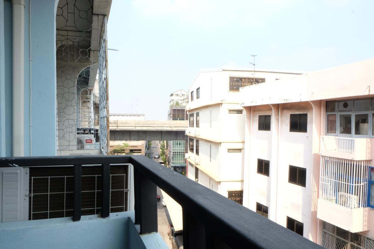 Sleep with Me Bangkok - BTS Phra Khanong Bagian luar foto